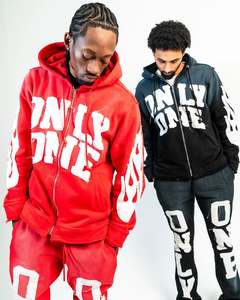 Ensemble de survêtement délavé à l'acide avec sweat à capuche court brodé et appliqué effet vieilli personnalisé et pantalon de survêtement évasé à effet empilé - Product Image 3