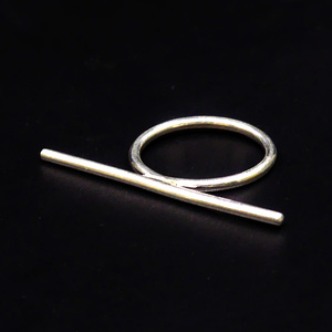 Anillo Minimalista en Forma de T de Plata Esterlina 925, Joyería Unisex para Uso Diario, Diseño de Banda Simple, Accesorio de Moda Clásico - Product Image 3