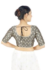 Haut court prêt-à-porter en soie Shreya pour femme, avec fermeture éclair latérale, col carré, broderie jacquard en brocart doré Zari, rembourré - Product Image 2