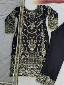 Ensemble Salwar Kameez de Luxe en Soie Noir Jet avec Broderie Lourde en Zari Doré et Paillettes, Kurta Droit et Pantalon, Style Indien Pakistanais pour Mariage et Cérémonies - Product Image 6