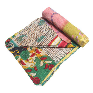 Edredón Kantha Gudari Hecho a Mano 100% Algodón Estampado Vintage Lavable Edredón Indio Rajasthan GD2045 Venta al por Mayor Dorado - Product Image 1