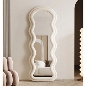 Espejo Decorativo Moderno y Elegante para Comprobar Ropa, Creación de Contenido y Esquina de Fotografía, Venta al por Mayor desde India - Product Image 1