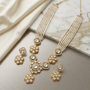 Collar de Plata 925 con Incrustaciones de Oro Kundan y Cadenas de Perlas, con Pendientes Colgantes de Flores a Juego, Joyería Nupcial India Tradicional para Mujer - Product Image 6