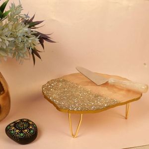 Soporte Redondo para Pastel Hecho a Mano con Resina Ecológica Irregular, con Brillo Dorado y Patas de Horquilla, Apto para Lavavajillas - Product Image 1