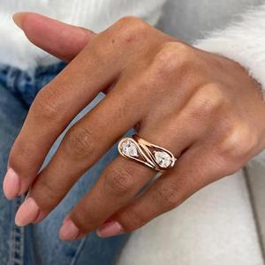 Anillo de diamantes Pear Toi et Moi, anillo de diamantes cultivados en laboratorio, anillo abierto de oro rosa, anillo de compromiso con forma de pera, joyería fina minimalista, regalo. - Product Image 3