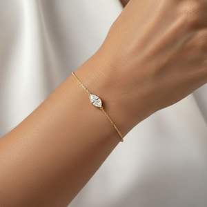 Bracelet station en or blanc avec diamants taille marquise sertis clos, 0,50 carat au total - Product Image 6