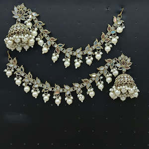 Boucles d'oreilles pendantes traditionnelles Jhumki en pierre Pota plaquée or et perles - Product Image 1