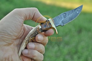 Cuchillo de Caza de Acero de Damasco Forjado a Mano con Mango de Asta de Ciervo, Cuchillo Táctico Fijo Personalizado para Camping y Desollado al Aire Libre - Product Image 2