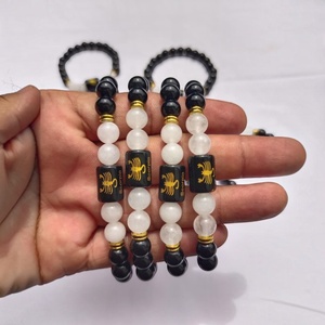 Pulsera de Piedras Preciosas del Zodiaco Escorpio, Cuentas de Cristal Natural con Amuleto Grabado de Escorpio, Joyería Astrológica al por Mayor - Product Image 1