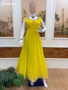 Proveedor de conjuntos de vestidos, kotis y dupattas de diseño étnico de lujo, en georgette sintética con bordados y pedrería, de la India. - Product Image 6