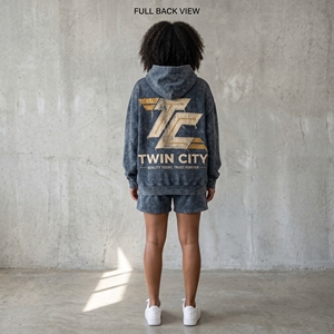 ชุดฮู้ดดี้และกางเกงขาสั้นลายมัดย้อม Twin City สำหรับผู้หญิง ชุดลำลองโอเวอร์ไซส์สองชิ้น เสื้อสเวตเชิ้ตผ้าฟลีซมีกระเป๋า สำหรับฤดูใบไม้ผลิและฤดูร้อน - Product Image 3