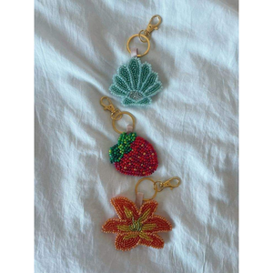 Llavero de Diseño Hecho a Mano en India, Accesorio Único para Bolsos con Cuentas, para Bolsos de Viaje y Bolsos Premium, con Diseño de Frutas - Product Image 1