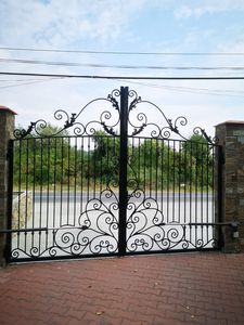 Portails d'entrée en fer forgé sur mesure avec une construction robuste, une sécurité supérieure, un savoir-faire de qualité supérieure et une durabilité accrue - Product Image 4