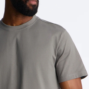 เสื้อยืดคอกลมสีพื้น แขนสั้น สไตล์ลำลองและทันสมัย ปี 2026 ผลิตจากวัสดุทนทาน พร้อมการเย็บแบบพรีเมียมสำหรับผู้ชาย - Product Image 4