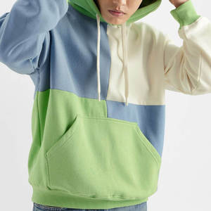 เสื้อฮู้ดโอเวอร์ไซส์สีสันตัดกันสำหรับผู้ชาย สไตล์สตรีทแวร์ ผ้าฟลีซหนานุ่ม ตกแต่งด้วยผ้าแบบแพทช์เวิร์ค เสื้อสเวตเชิ้ตแบบมีฮู้ดสำหรับทุกเพศ - Product Image 3