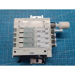 Collecteur de vannes solénoïdes pneumatiques CKD N4E0-ER + N4E0-Q + N3E0660-M + N4E0-T51, utilisés tels quels, pièces d'équipement semi-conducteur d'occasion - Product Image 1