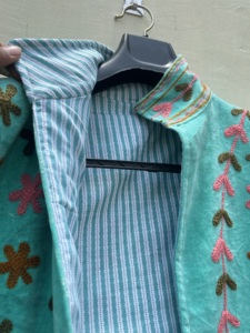 Abrigo Vintage de Terciopelo Turquesa con Bordado Floral, Cuello Mandarín, Manga Larga, Frente Abierto, Prenda Exterior Informal, Exterior de Algodón - Product Image 3