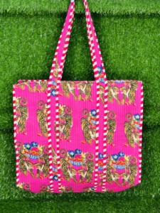 Bolso Tote de Algodón Acolchado Hecho a Mano con Estampado de Tigre |   Bolsas de Uso Diario con Estampado Animal Decorativo |   Bolso de hombro para mujer - Product Image 3