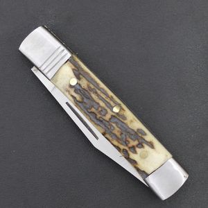 Couteaux pliants équipés d'un système de blocage par le pouce et d'un système de sécurité pour une ouverture contrôlée et une utilisation quotidienne sécurisée. - Product Image 4