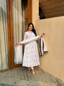 <b>Women</b> White Heavy NC Vichitra Silk Loose Fit Anarkali <b>Kurta</b> Set Printed Dupatta Black Floral Ethnic Ankle-Length Quick Dry All - Product Image 4