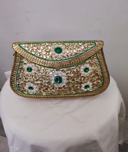 Sac à main bandoulière en métal plaqué or fait main de style indien pour femme, forme personnalisée, pierres Kundan F S International - Product Image 6