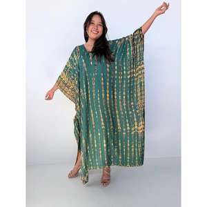 Robe longue kaftan tie-dye pour femme, coupe ample et oversize, lavable, vêtement de plage et de détente, teinte à la main - Product Image 1