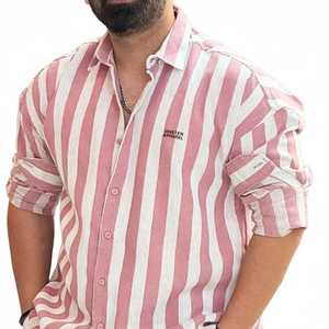 Chemise décontractée pour homme en polyester 100% à imprimé chevrons rose et blanc, manches courtes, col rabattu, haut d'été - Product Image 5