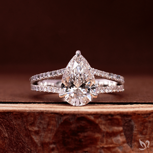 แหวนเพชรทรงลูกแพร์ 2 กะรัต ดีไซน์หรูหรา ประดับเพชรแบบ Dual Pave วงแหวนแยกส่วน ทองคำขาว 10K ชุบทองคำขาว รับรองโดย IGI แหวนหมั้นและแหวนแต่งงาน - Product Image 1