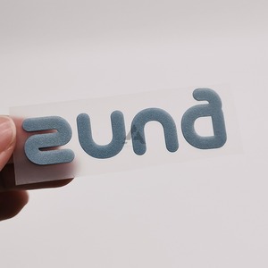 Logotipo de Transferencia Térmica en Rollo de Silicona 3D de Primera Calidad, Cortado con Láser, para Ropa Deportiva y de Moda - Product Image 4