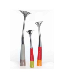 Ensemble de 2 vases contemporains en métal faits à la main, décoratifs, rayés noir, gris et blanc, pour la maison, les mariages et les anniversaires - Product Image 5