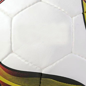 Balón de Fútbol Sala Profesional Talla 4 Blanco/Rojo para Entrenamiento en Interiores y Exteriores, Cosido a Máquina, Hecho en Pakistán - Product Image 4