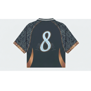 Maillot de football personnalisé pour homme, col en V, manches courtes, imprimé géométrique sublimé, numéro 8, design bleu foncé et marron, évacuation de l'humidité - Product Image 3