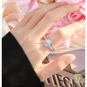Bague de Mariage en Argent Sterling 925 Plaqué Or avec Diamant Moissanite Taille Coussin pour Femme - Vente en Gros - Product Image 3