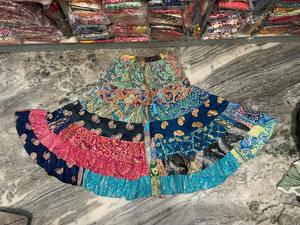 Pantalon palazzo en patchwork de soie de sari recyclée, écologique, respirant, style bohème hippie, coupe large, pour l'été - Product Image 2