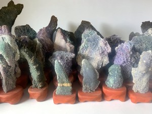 Grappe de cristal d'agate de raisin naturelle avec support en bois brun 10-20 cm, spécimen minéral, décoration d'intérieur, pierre de guérison, cadeau unique - Product Image 3