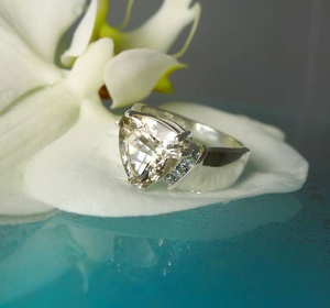 Bague solitaire en moissanite couleur orange clair 3 carats, taille triligne, halo caché, en argent 925 original, style romantique, cadeau pour amoureux - Product Image 5