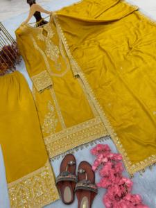 Conjunto de Fiesta de Diseño Pakistaní: Top de Seda con Plazo y Dupatta, Kurti Indio Premium con Sharara y Dupatta - Product Image 4