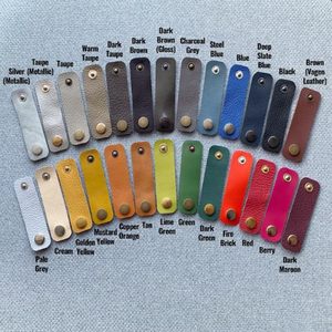 แหวนหนังทำมือสำหรับผูกผ้าพันคอ สไตล์วินเทจ ที่เกี่ยวผ้าพันคอ หัวเข็มขัดเก๋ไก๋ อุปกรณ์เสริมขนาดเล็ก แฟชั่นมินิมอล กระดุมสีรุ้ง - Product Image 6