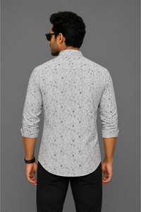 เสื้อเชิ้ตผู้ชายลายดอกพิมพ์ดิจิทัล ผ้าฝ้าย 100% แขนยาว กระดุมสองแถว ปกคอพับ ระบายอากาศได้ดี ทอแบบ ODM สำหรับฤดูร้อน - Product Image 2