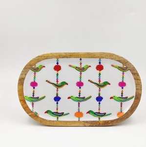 Plateau décoratif en bois émaillé à motifs floraux, fait main, pour la maison, la cuisine, la salle à manger et les événements - Product Image 5