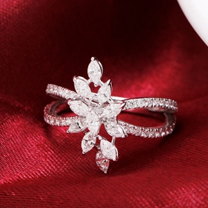 Anillo de oro blanco de 18k con diamantes marquesa naturales y diseño floral de tallo dividido, al por mayor, Memoria Jewels - Product Image 1