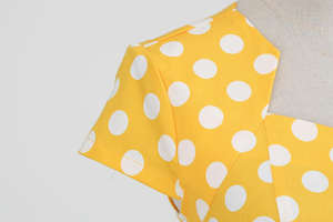 Vestido Polo Blanco para Mujer al por Mayor - Listo para Imprimir Logotipo - Vestido Deportivo de Piqué con Rayas en Contraste y Manga Corta - Product Image 6