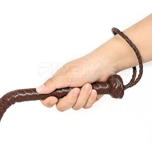 Fouet en cuir de qualité supérieure, qualité professionnelle, cuir véritable durable, prise en main solide, design flexible, parfait pour une utilisation en extérieur - Product Image 3