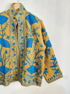 เสื้อแจ็คเก็ตซูซานีวินเทจสีเหลือง ผ้าฝ้ายปักลายดอกไม้สไตล์โบโฮ เอธนิค เสื้อคลุมผู้หญิง คอตั้ง แฟชั่น - Product Image 3
