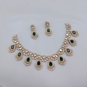 Ensemble collier et boucles d'oreilles ethniques en perles de cristal plaqué or pour femmes JeweleMarket, cadeau de mariage, de fiançailles ou d'anniversaire - Product Image 1