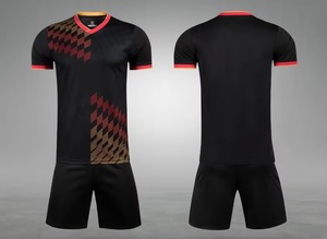 Conjunto de Camiseta de Fútbol Roja con Cuello en V para Hombre con Pantalones Cortos Azul Marino, Poliéster que Absorbe la Humedad, Ajuste Atlético, Manga Corta para Todas las Temporadas - Product Image 6