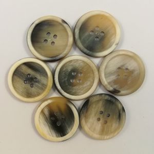 Boutons de couture écologiques en corne naturelle à 4 trous, texturés marbrés marron, ronds, pour artisanat - Product Image 5