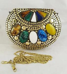 Exportateur indien offre le meilleur prix perles de résine en laiton d'amour des femmes pour la fête porter des cadeaux d'affaires dames corps croix résine - Product Image 1