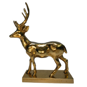 Sculpture décorative en aluminium en forme de cerf avec finition dorée pour la décoration intérieure Sculpture en métal Articles cadeaux Diwali - Product Image 1