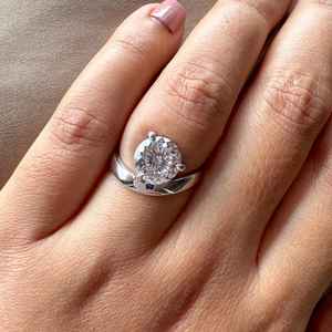 Anillo de Compromiso con Diamante Cultivado en Laboratorio de Primera Calidad, Corte Portugués Redondo de 3.02CT, Unisex, Oro Blanco de 14K, Joyería Fina Moderna para Novia - Product Image 5